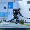 У арены «Трактор» открыли монумент Почетному гражданину Челябинска Белоусову
